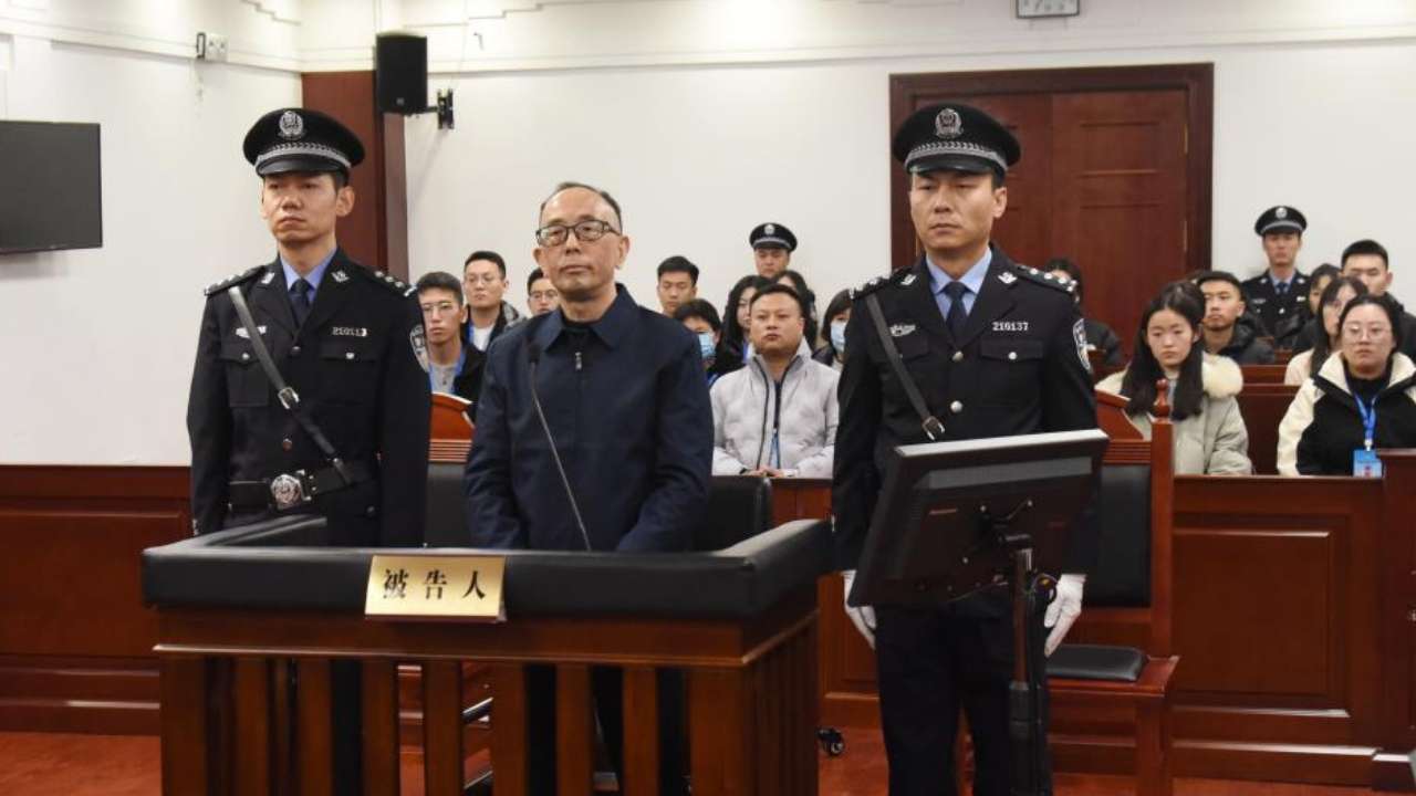 中国中信集团有限公司原党委委员、副总经理徐佐受贿、非法经营同类营业案一审宣判