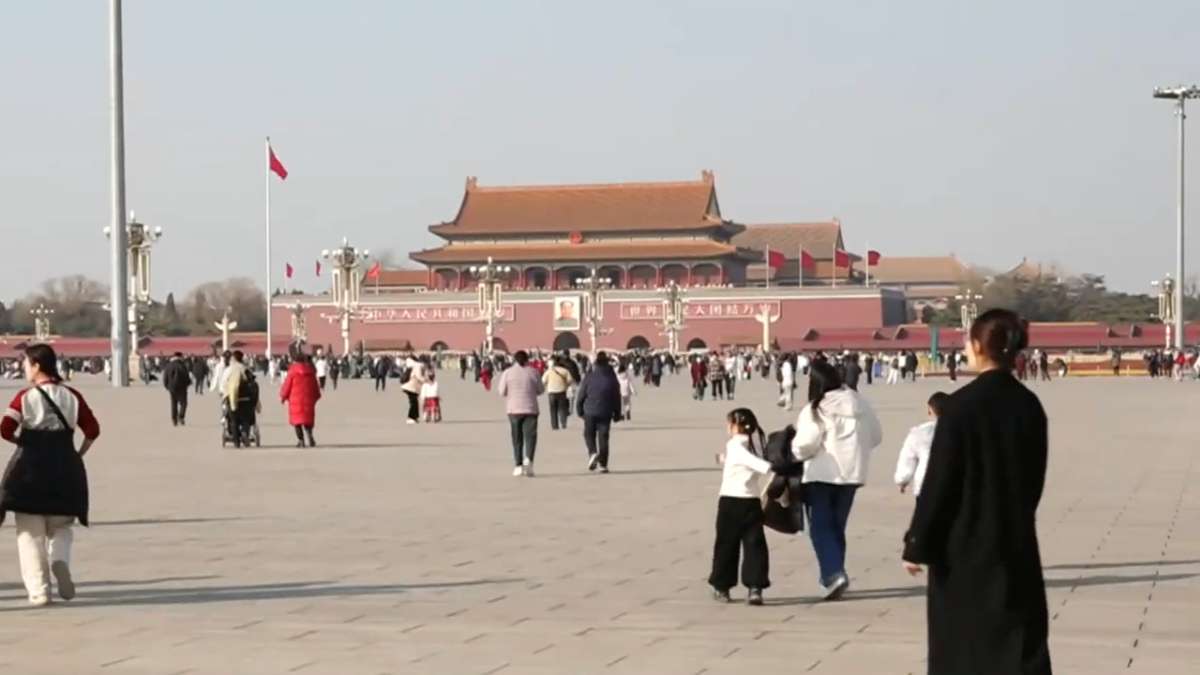 新增自助存包柜 AI拍照机 春节期间天安门地区推出九项便民服务举措