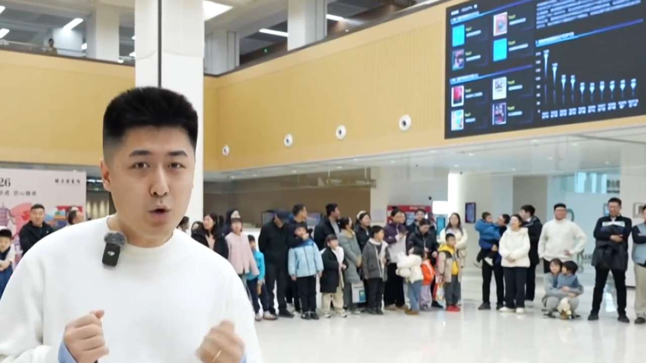在雄安图书馆，一场名为“声动书海”的新春音乐快闪正悄然上演。在这里，没有舞台，不用报名，每一位推门而入的读者，都将是这场惊喜派对的主角。