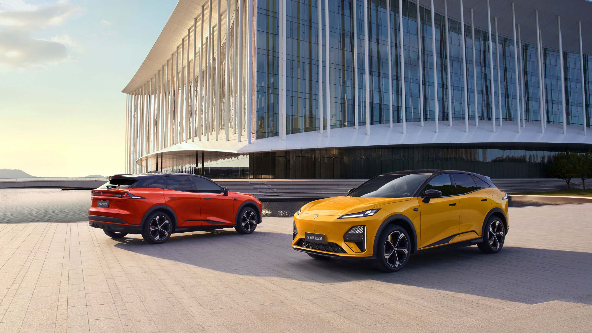 全新深蓝S07开启预售，15万级SUV，也标配华为乾崑智驾？