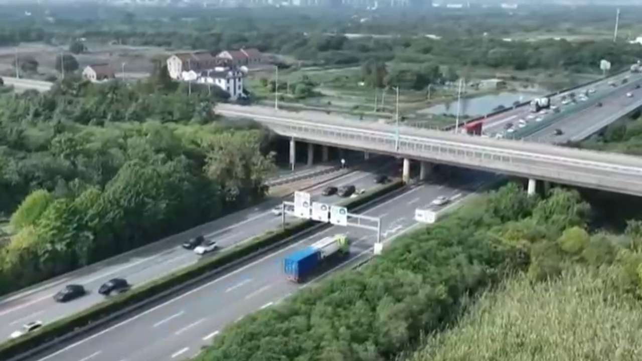 春节假期第一天全国道路交通平稳有序
