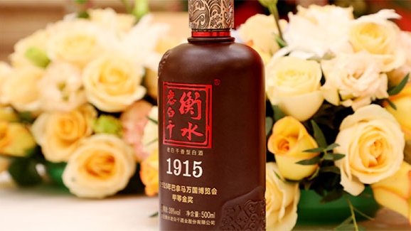 ​凭借“衡水老白干，喝出男人味”广告深入人心的老白干酒正经历着管理层交接大考，在老白干酒董事会换届之际，掌舵13年的董事长刘彦龙突然决定不干了。