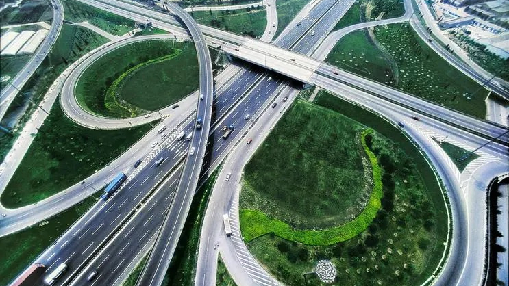 2023年最赚钱高速公路公司：通行费收入60亿元  月均净赚超5亿元