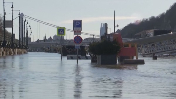 匈牙利多瑙河上撞船事故致2人死亡5人失踪