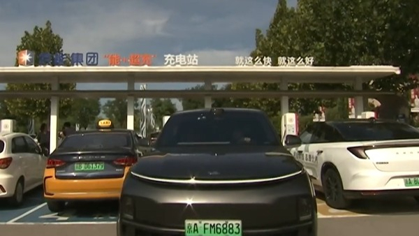 全市新能源汽车保有量超百万辆