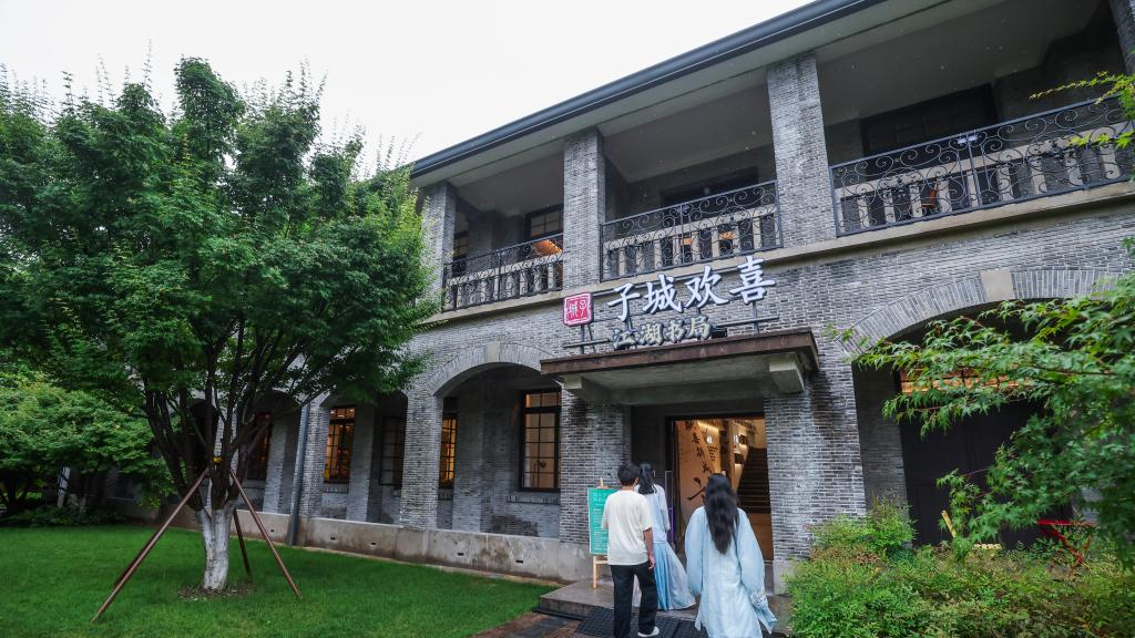 浙江嘉兴：“剧情书店”点亮全民阅读新场景