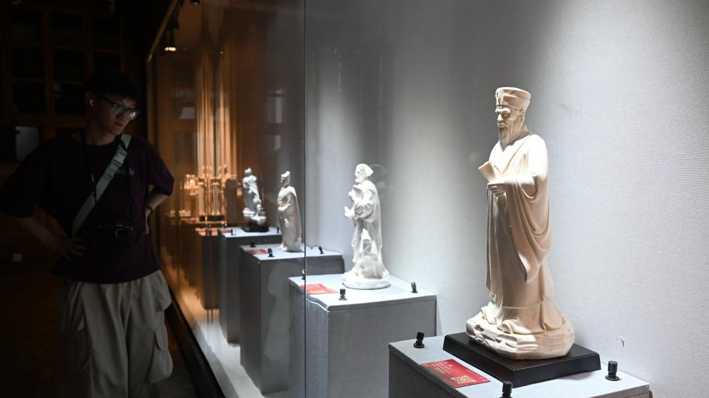 百余件德化陶瓷工艺美术作品亮相福州