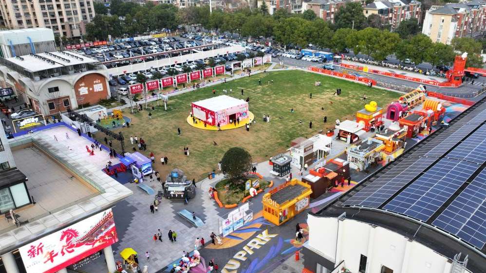 旧粮仓变身潮玩地：老建筑焕新激活城市消费新动能