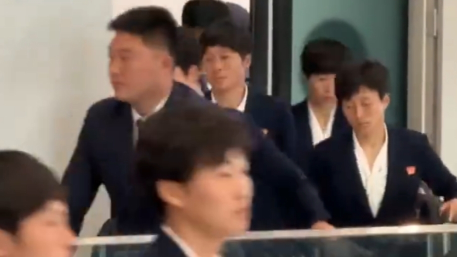 在经过两天的适应性训练之后，朝鲜“我的故乡”女子足球代表团当地时间5月20日晚上将迎来首场比赛，对手是韩国水原女子足球代表队。