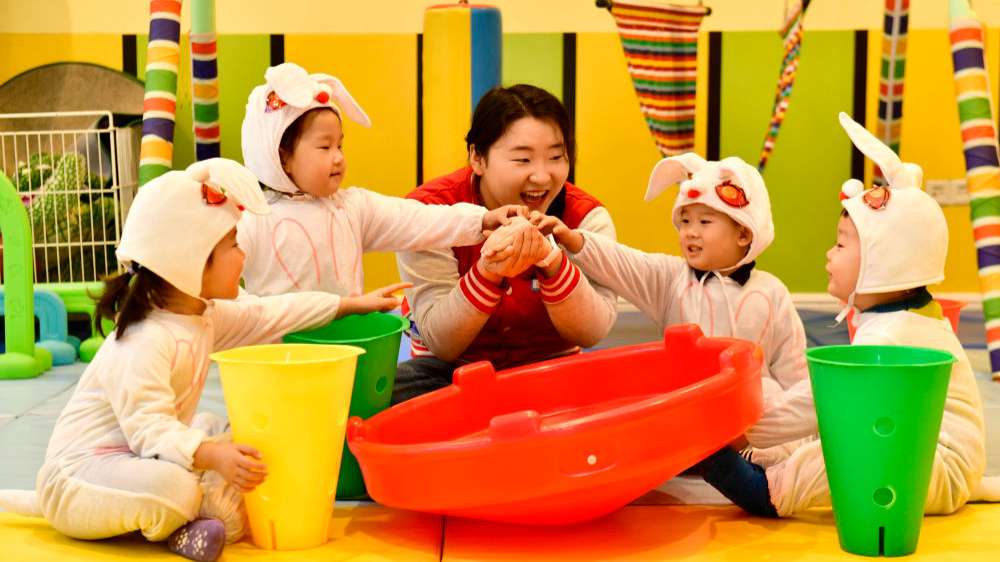 全方位支持 降低生育养育教育成本