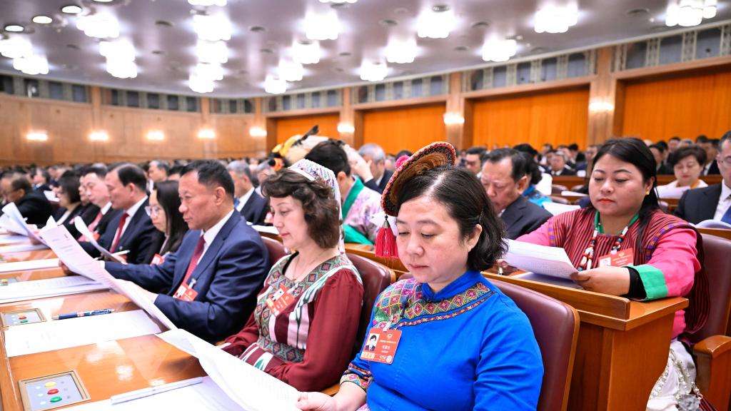 在全球变乱交织的当下，海外人士认为，国家发展规划法充分彰显中国是动荡世界中的稳定力量，进一步增强全球企业投资中国、深耕中国、赢在中国的信心。