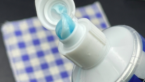 宣称“7天白4度”“牙龈创可贴” 部分牙膏网售宣传与备案不符