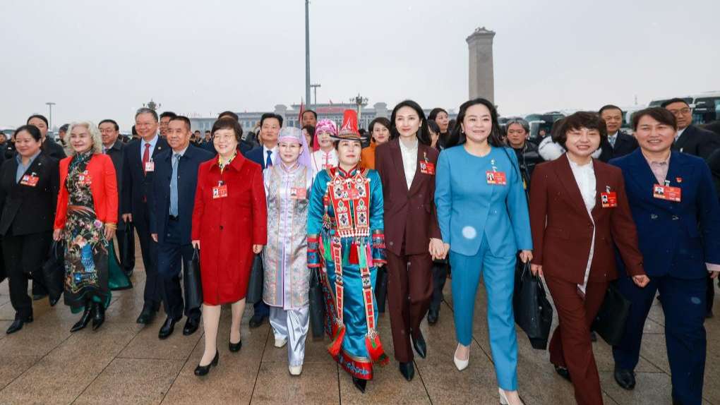 两会·影像链接丨她们以奋斗为笔，为时代作答