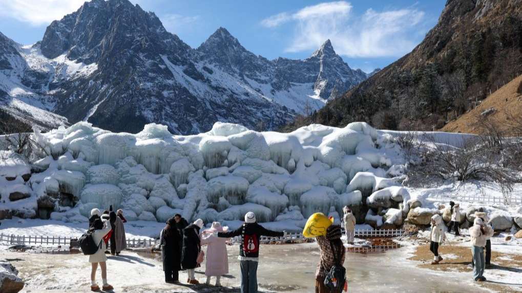 四川省第八届全民健身冰雪季启幕