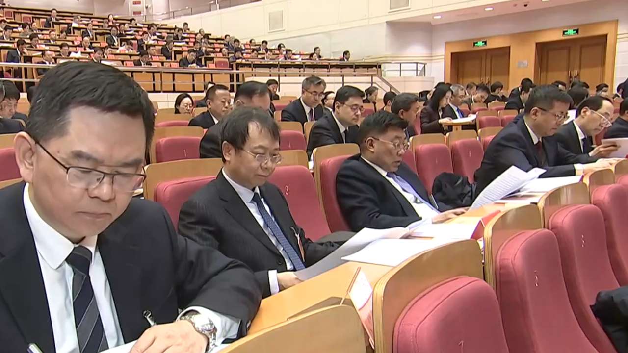 全会坚持以习近平新时代中国特色社会主义思想为指导，深入学习贯彻习近平总书记考察北京重要讲话精神，审议通过《中共北京市委关于深入学习贯彻习近平总书记考察北京重要讲话精神的决定》。