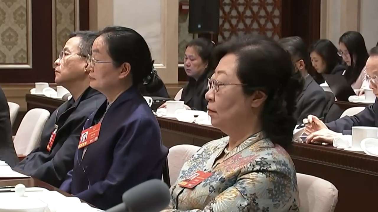 几天来，北京市代表团的54名代表坚定政治立场，发挥来自人民、扎根人民的特点和优势，忠实代表人民利益和意志，客观反映人民群众所思所盼，以高度负责的精神和良好的文风话风会风，圆满完成大会各项任务。