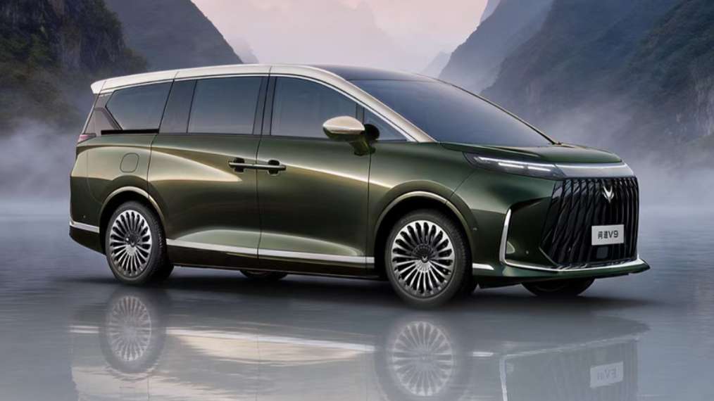 北汽极狐发布高端系列“问道” 首款MPV定名V9