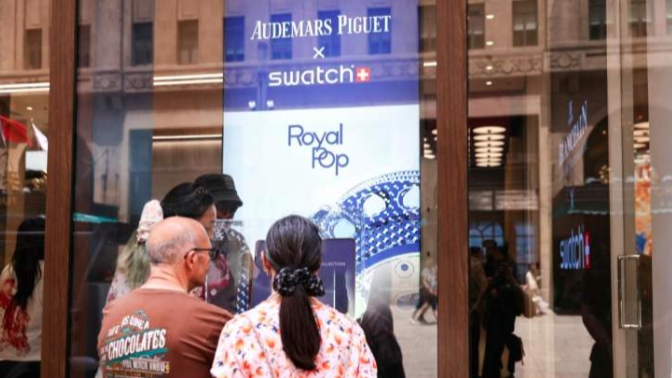 3000块就可以买“皇家橡树”？Swatch联名款溢价1万块