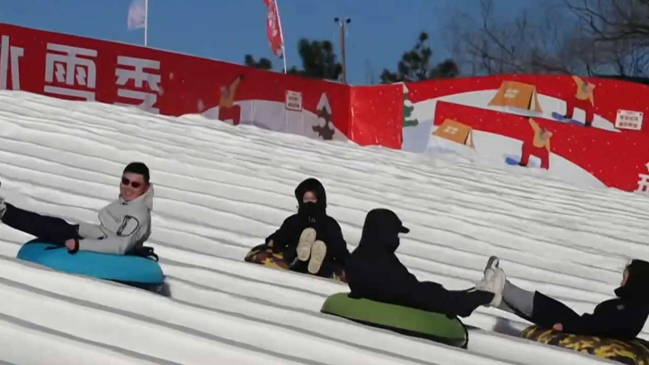 1月2日，全市重点监测公园景区共接待游客119.21万人次，与去年同期相比增加三十五点六六。