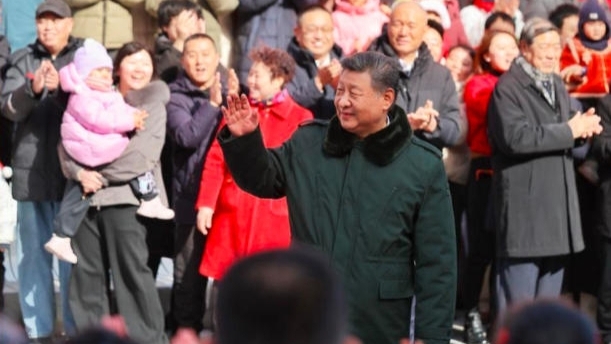 党的十八大以来，每逢新春佳节，习近平总书记都会来到群众身边，拉家常、问冷暖、送祝福。