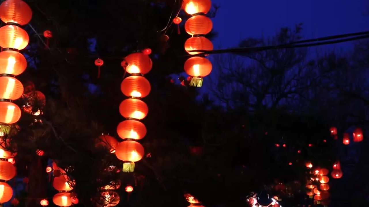 今年春节迎来9天长假期，市城管执法局部署全市城管执法力量，出动执法人员上万人次，重点保障全市30余个庙会、灯会及重点区域环境秩序……
