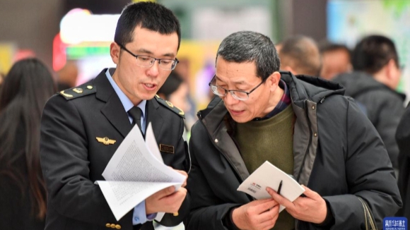 商务部：促进服务消费扩容升级 推进服务业开放合作