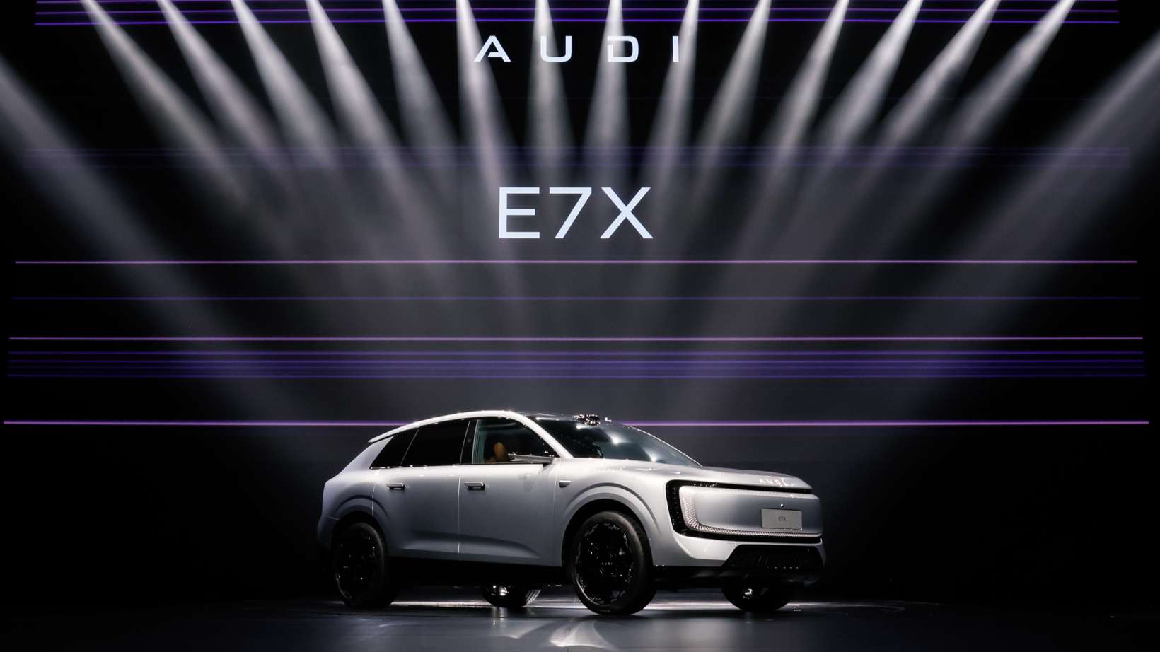 5月8日，上汽奥迪AUDI品牌首款纯电旗舰中大型SUV—奥迪E7X正式开启预售，新车共推出五款配置，限时预售价28.98—37.98万元。