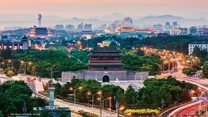 就这样，我们在无意之中，实践了一种名为“在地阅读”的方式。它以文字为引，以脚步为媒，使阅读从抽象认知转化为切身体验。
