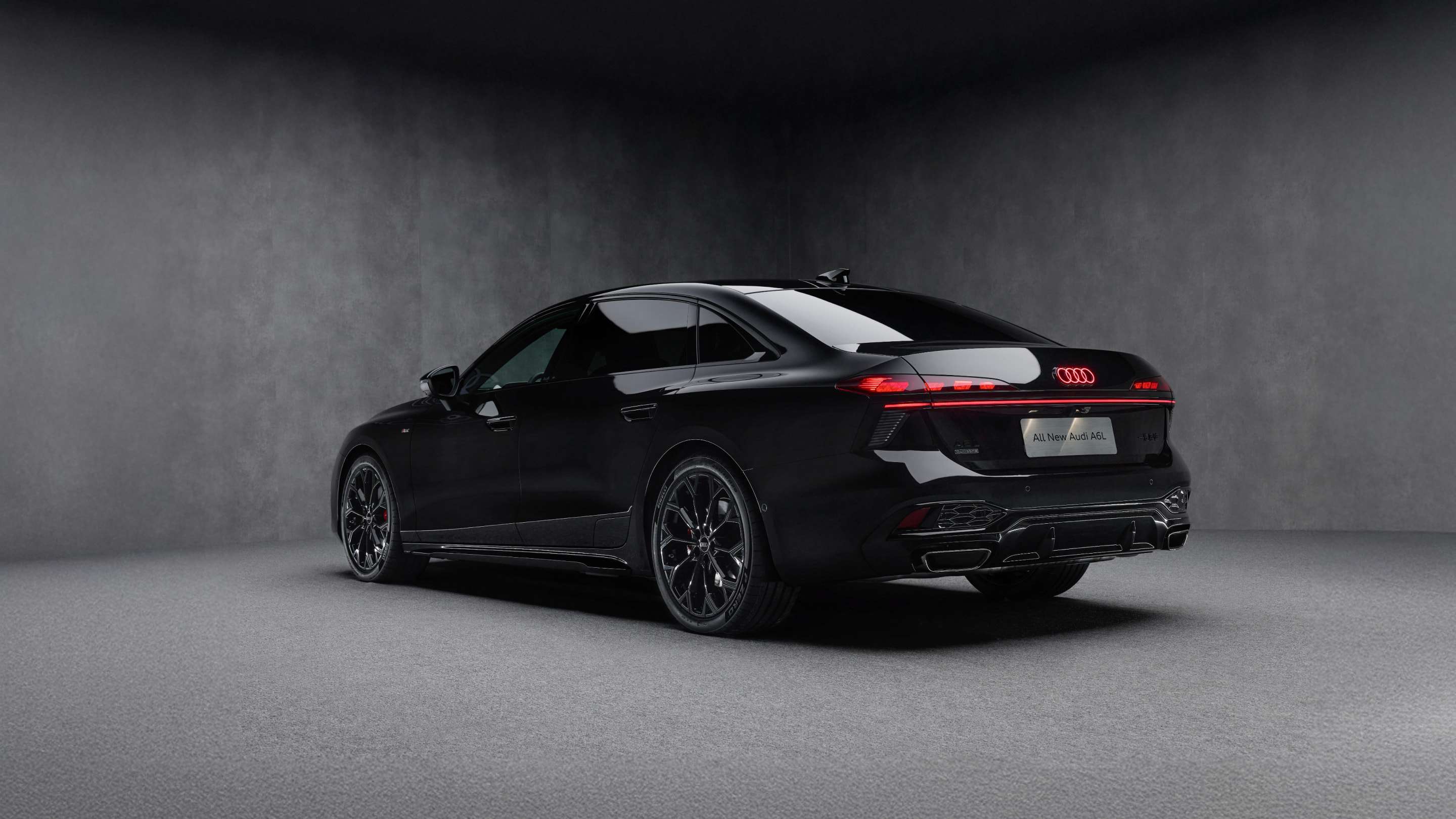 全新奥迪A6L上市，官降10万，华为智驾+大V6全都有！