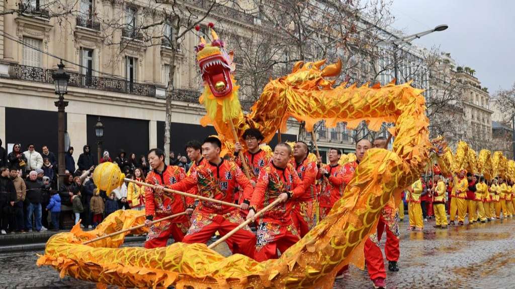 通讯丨机器人、民族舞与锣鼓声——巴黎香街进入“春节时间”