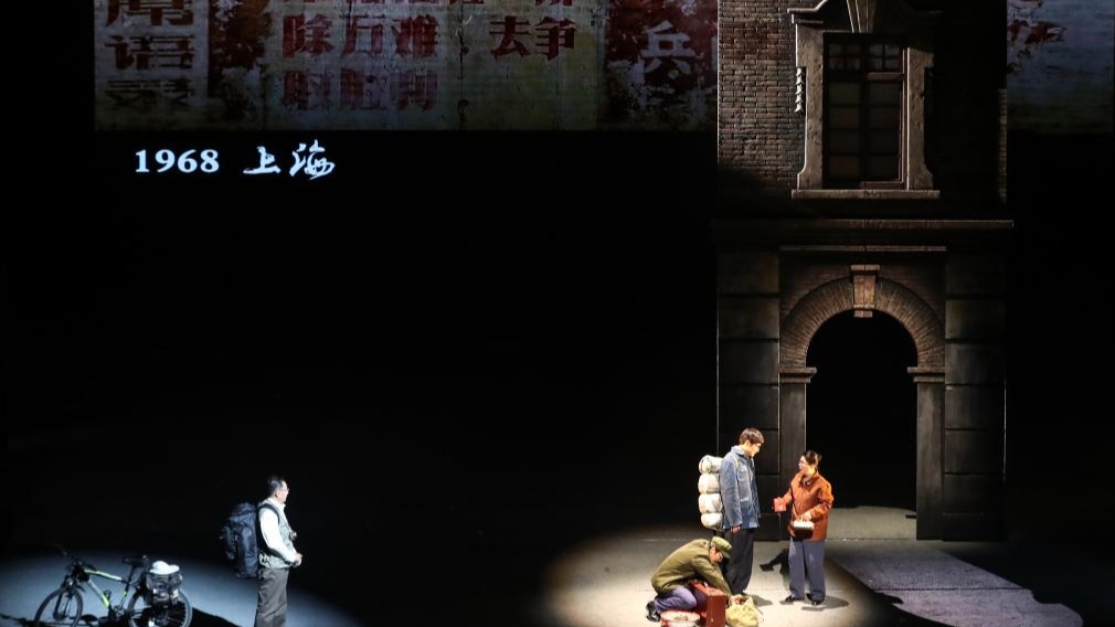 话剧《青青的阿万仓》兰州首演 再现“草原曼巴”56载医者仁心