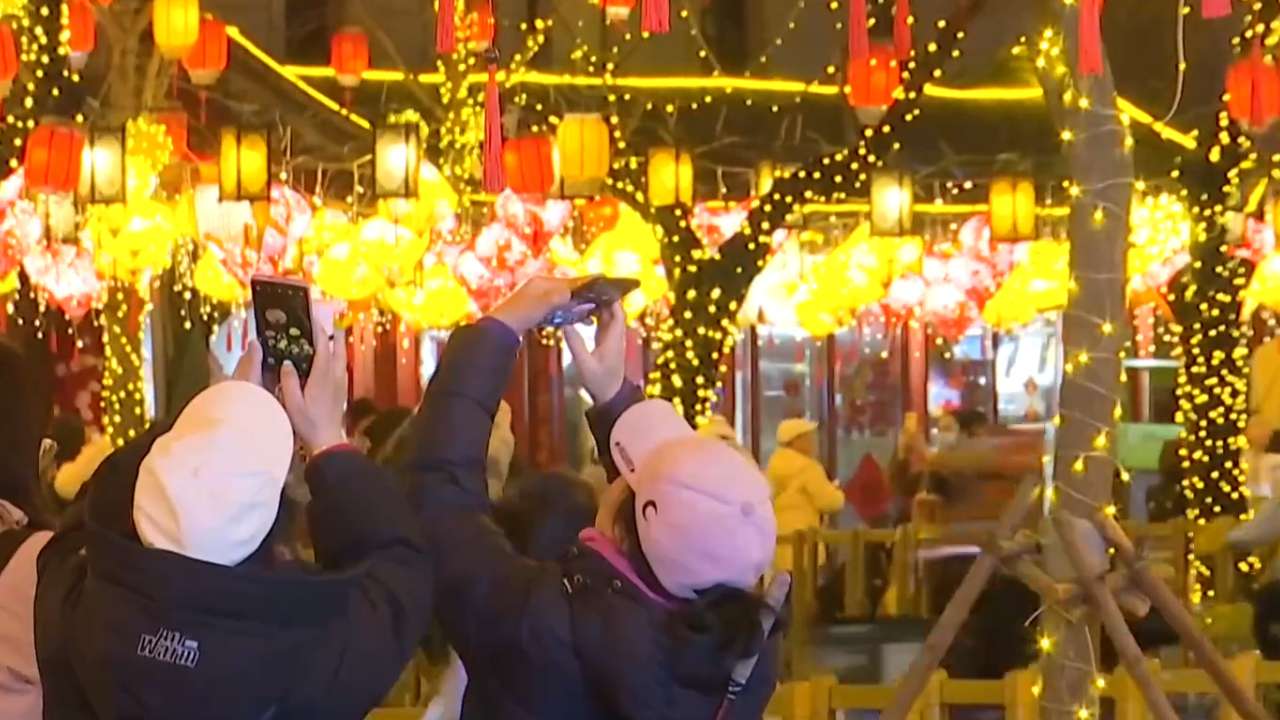 海淀同庆街千盏花灯点亮